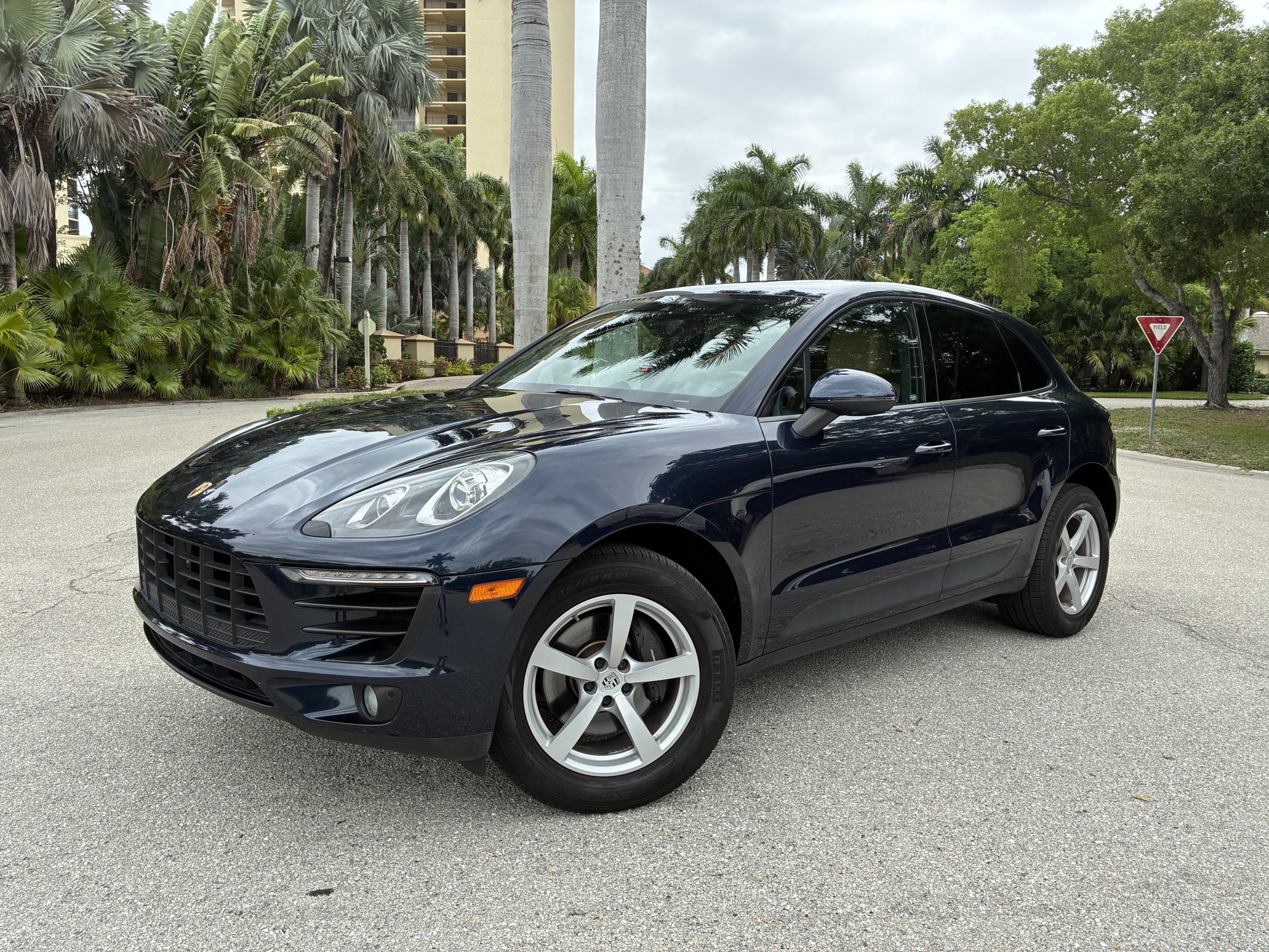 2018 Porsche Macan -'s photo