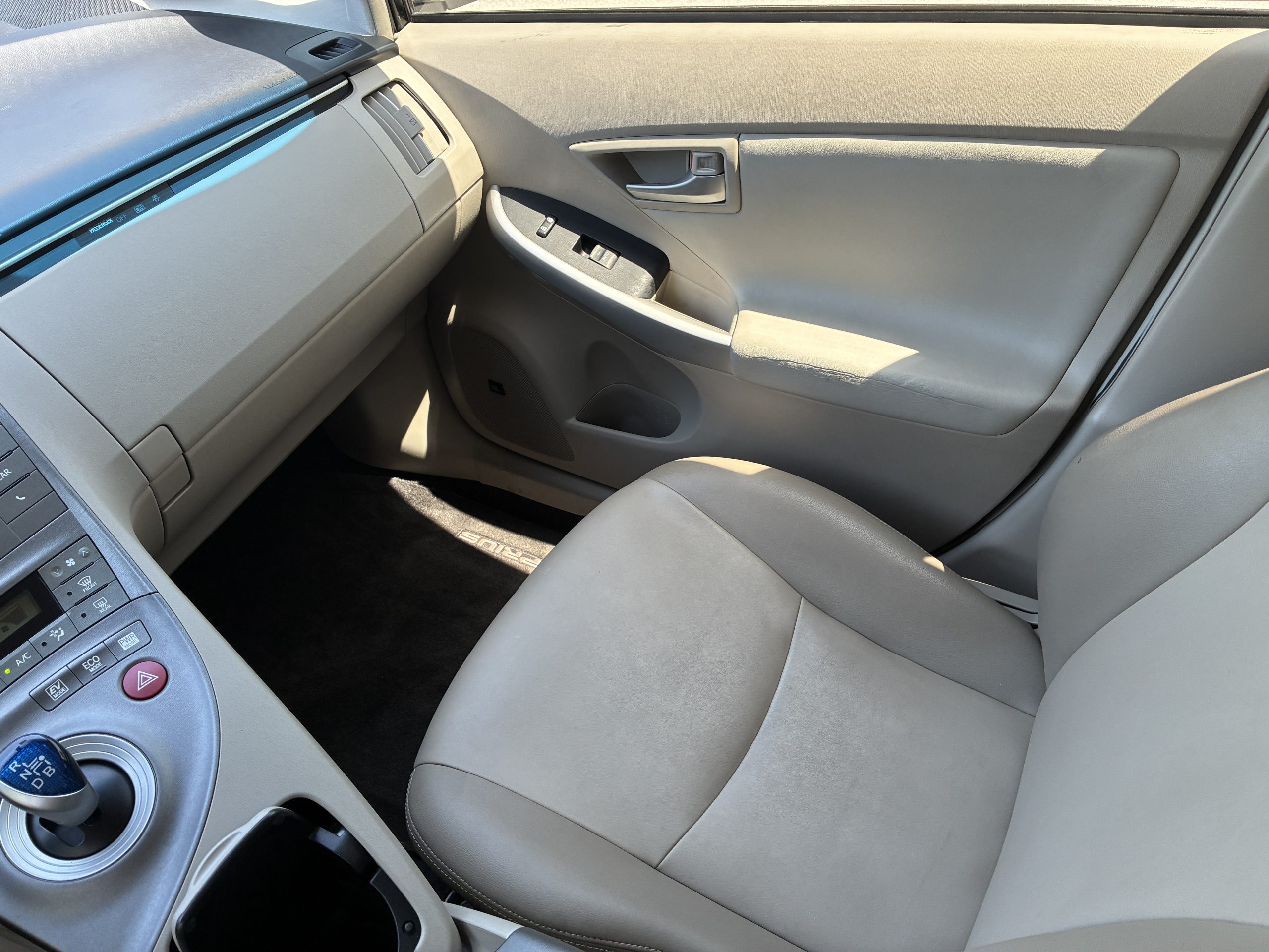 2014 Toyota Prius Five - Photo 11