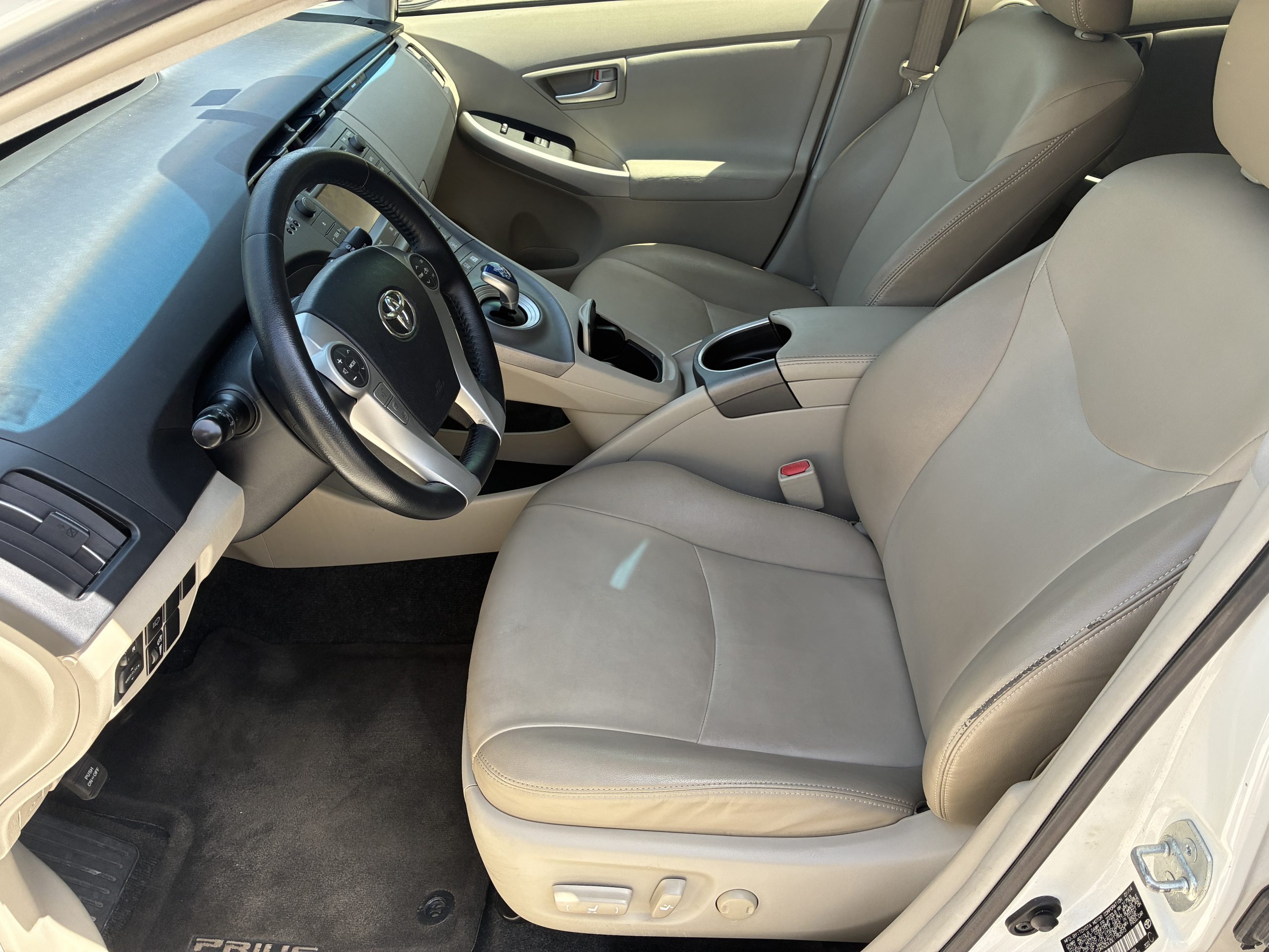 2014 Toyota Prius Five - Photo 13